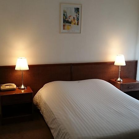Hotel Restaurant - La Ferme De Vaux Creil Eksteriør bilde