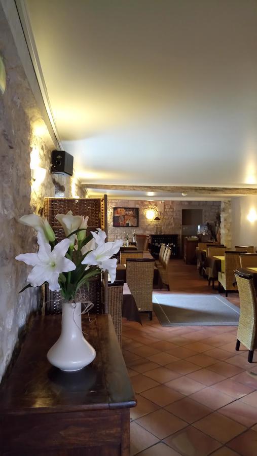 Hotel Restaurant - La Ferme De Vaux Creil Eksteriør bilde