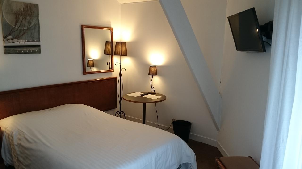 Hotel Restaurant - La Ferme De Vaux Creil Eksteriør bilde
